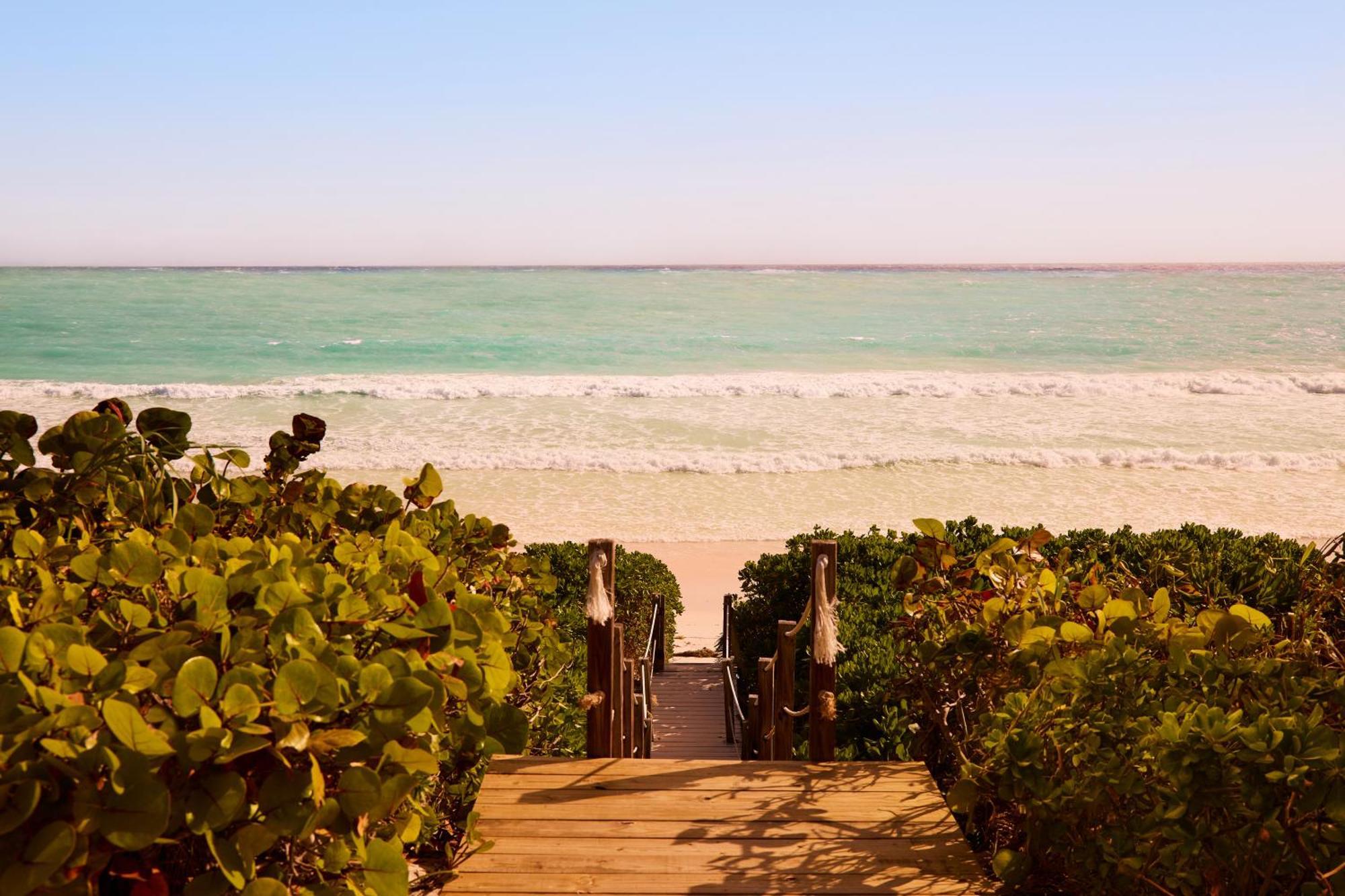 Coral Sands Hotel Dunmore Town Buitenkant foto