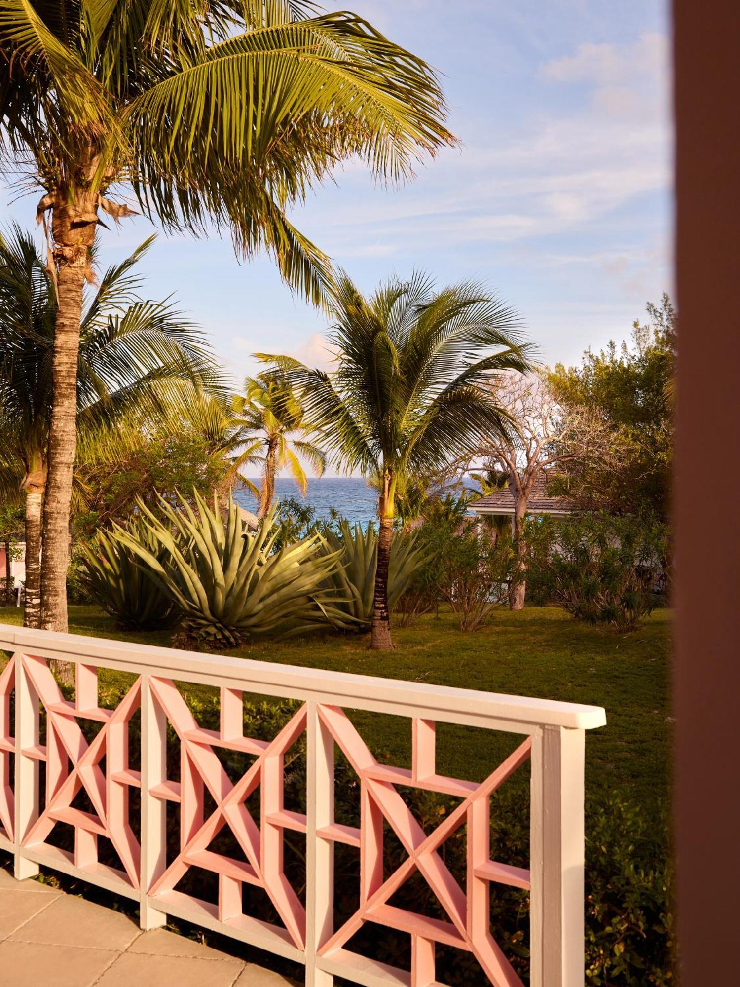 Coral Sands Hotel Dunmore Town Buitenkant foto
